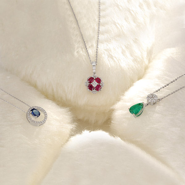 1.07 ct. Emerald Necklace