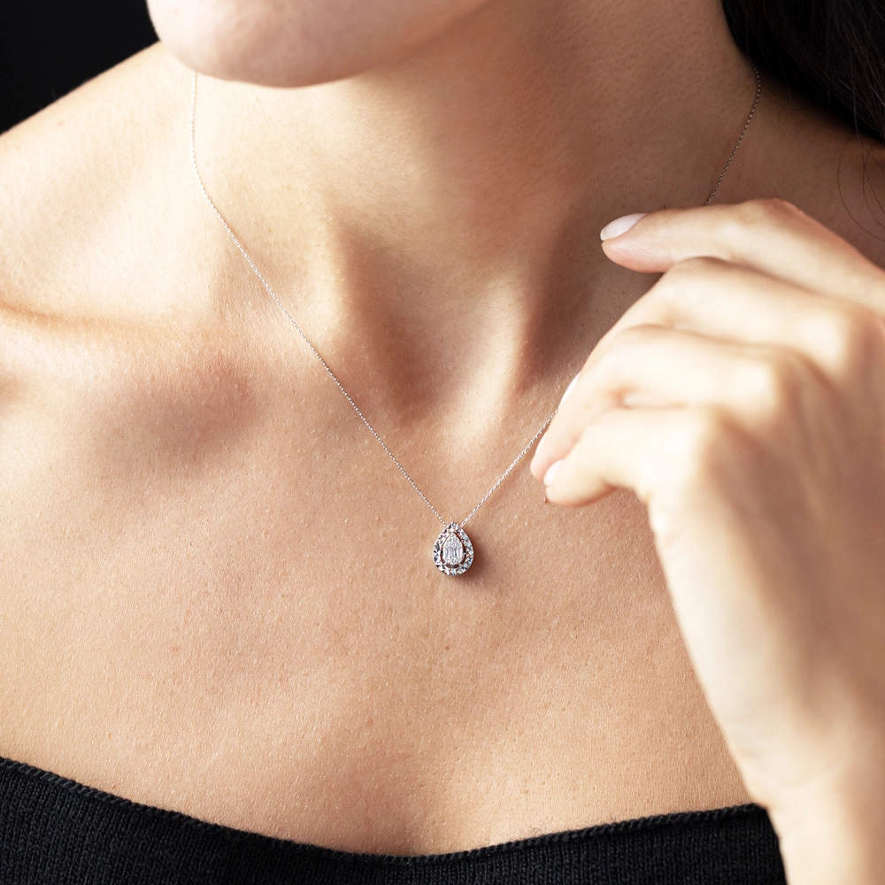0.12 ct. Baguette Diamant Halskette