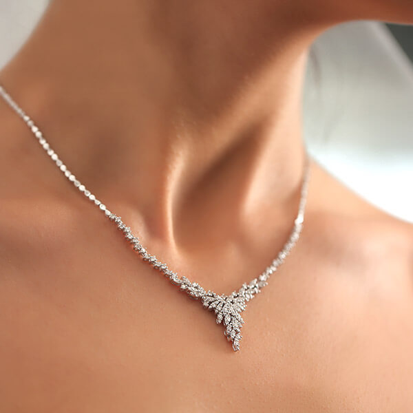 1.81 ct. Diamond Collier