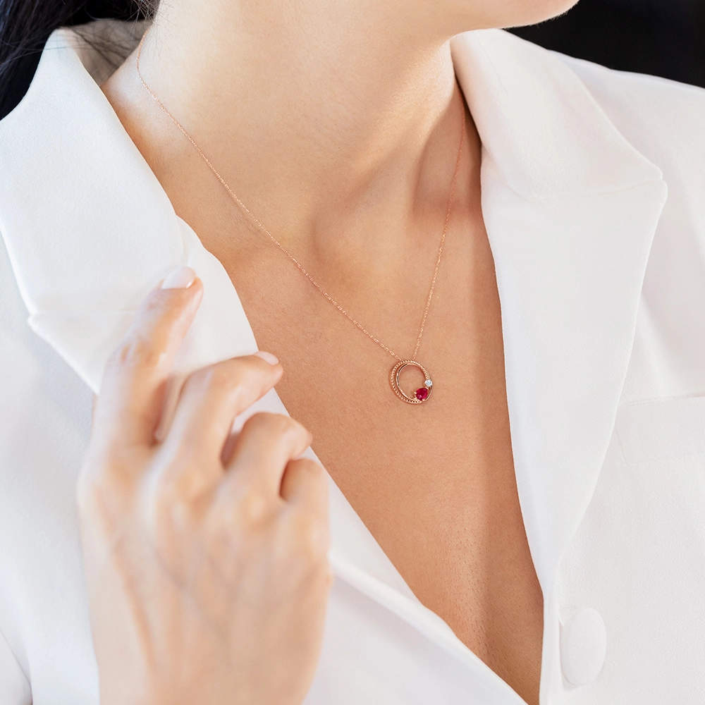 0.36 ct. Rubin Halskette