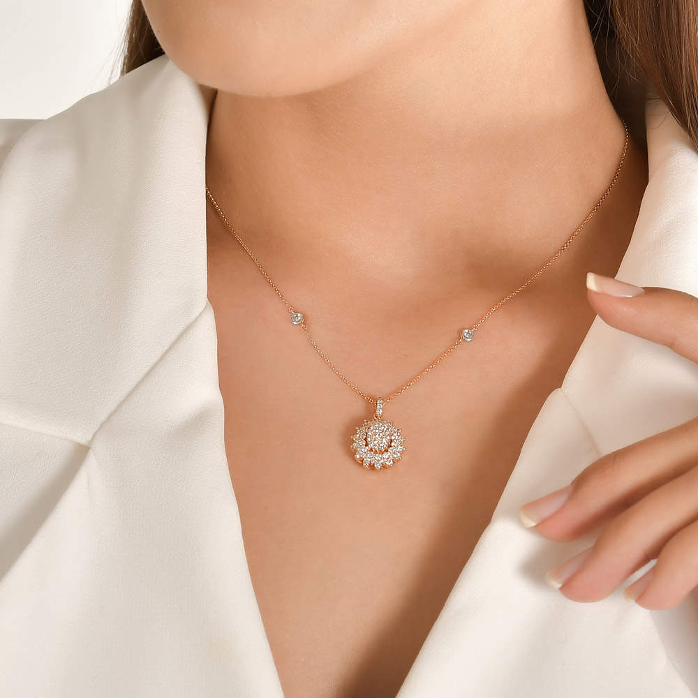 1.04 ct. Design Pendant with Chain
