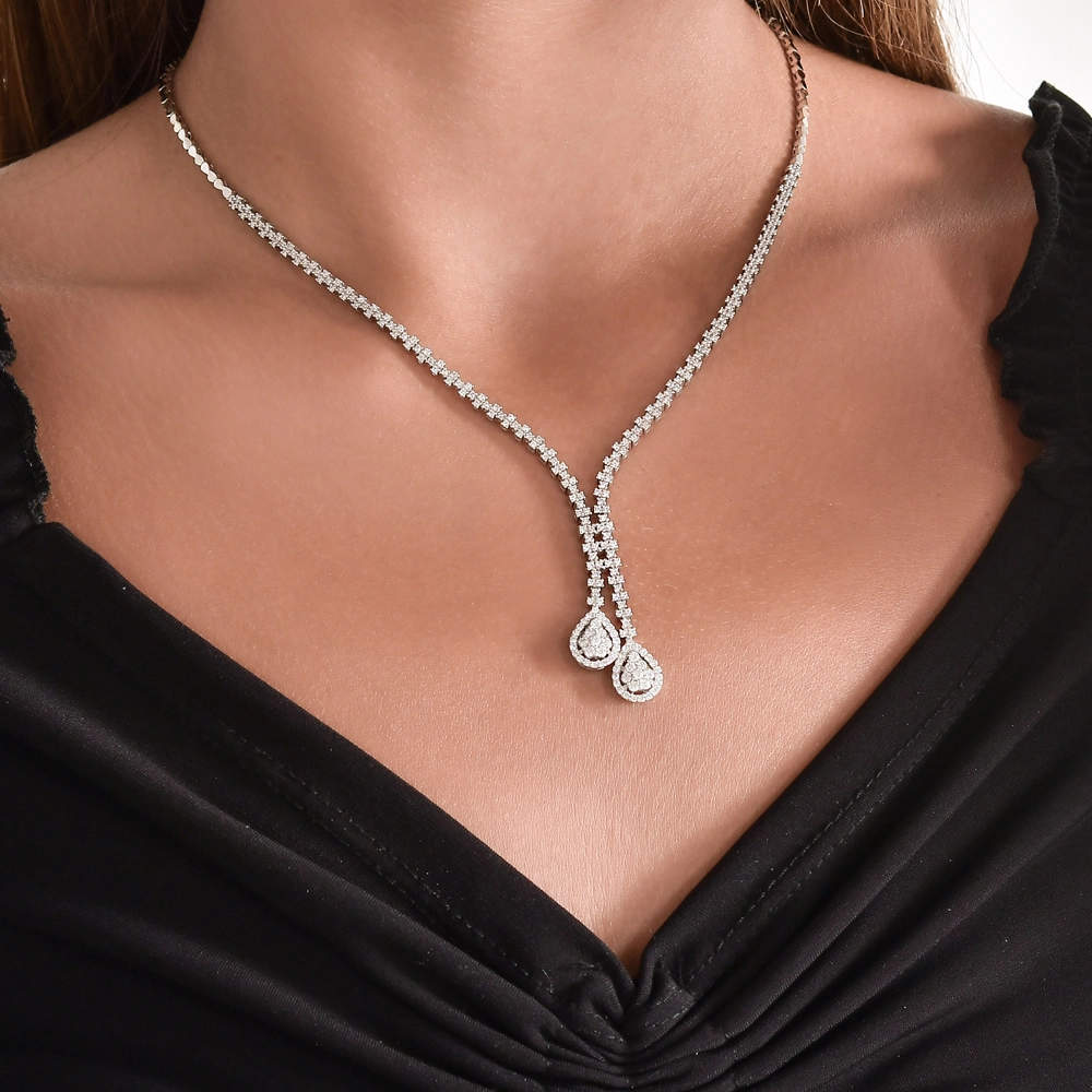 2.39 ct. Diamond Collier
