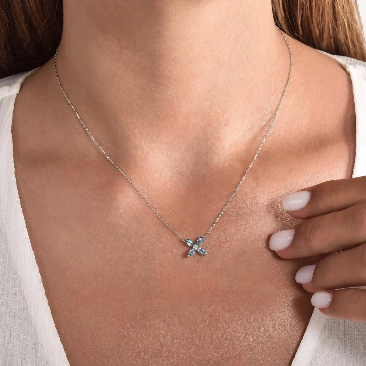 0.62 ct. Blue Topaz Necklace