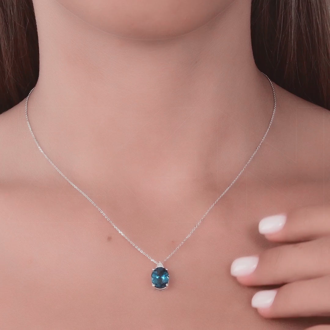 2.66 ct. Blue Topaz Necklace