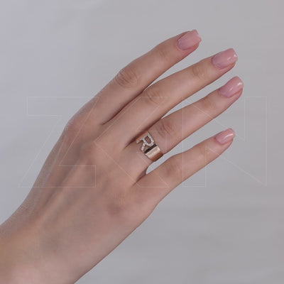 0.16 ct. Buchstabe R Diamantring