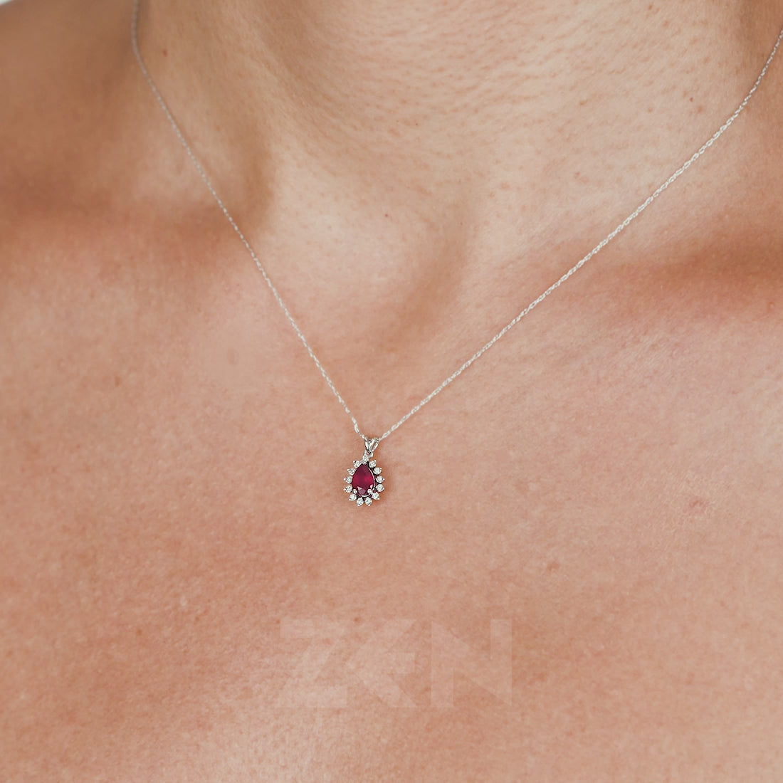 0.52 ct. Rubin Halskette