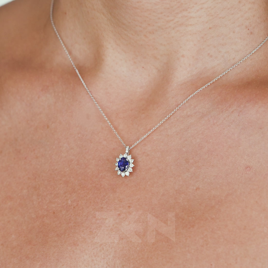 1.60 ct. Saphir Anhänger mit Halskette
