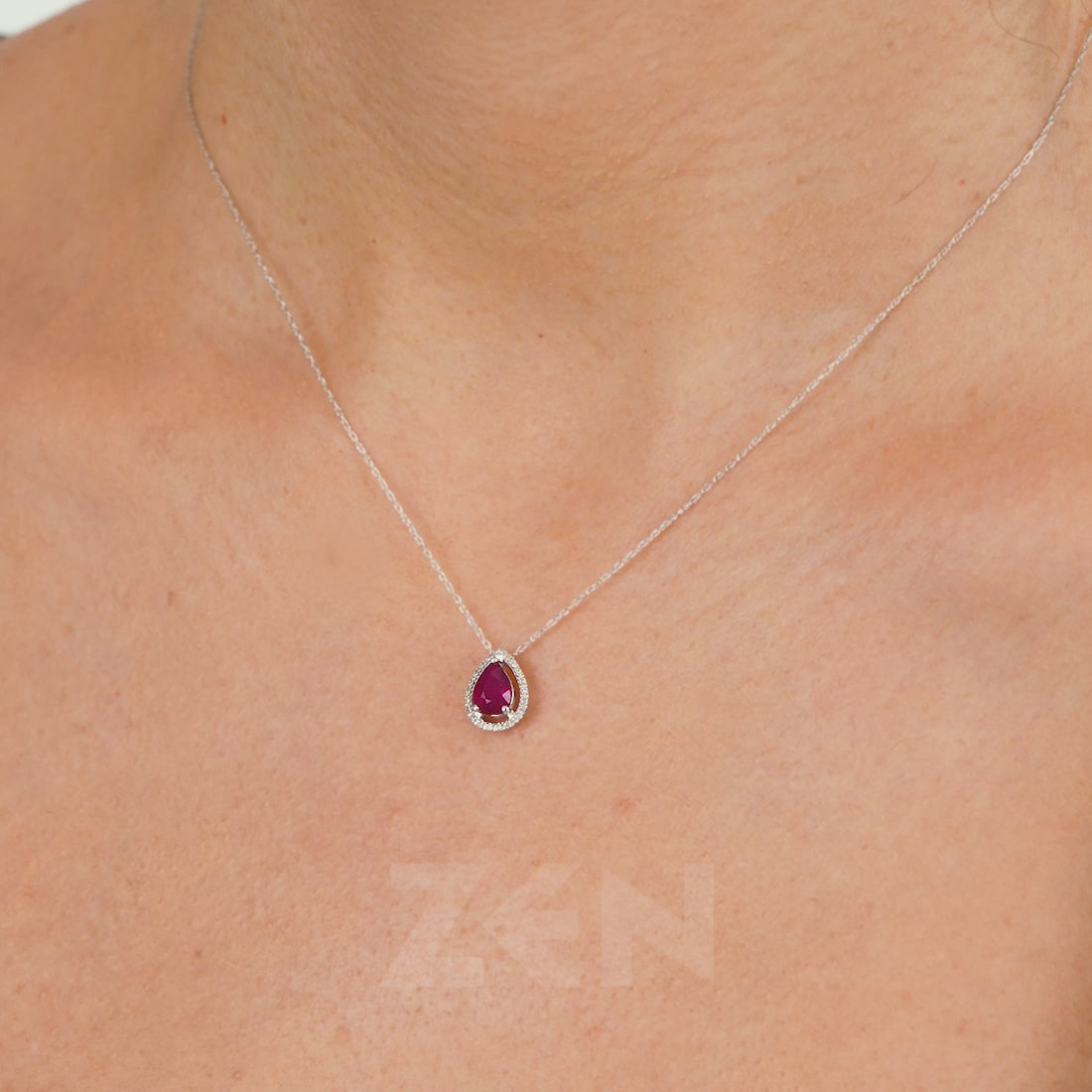 0.84 ct. Rubin Halskette