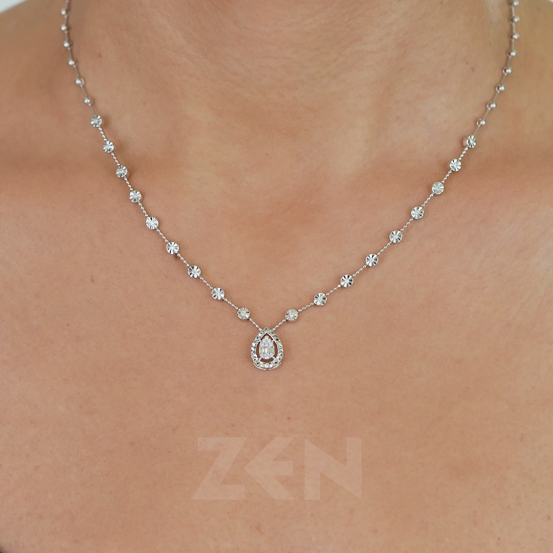 0.25 ct. Baguette Diamant Halskette