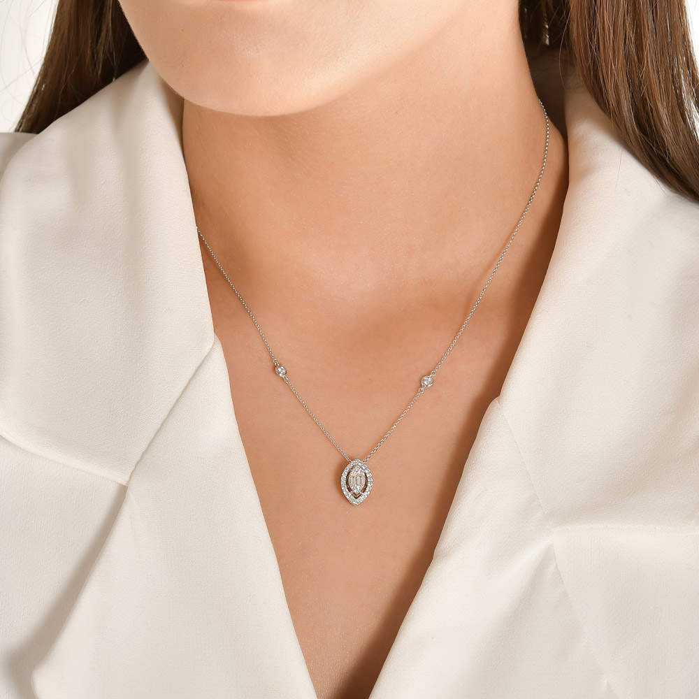 0.42 ct. Baguette Diamant Halskette