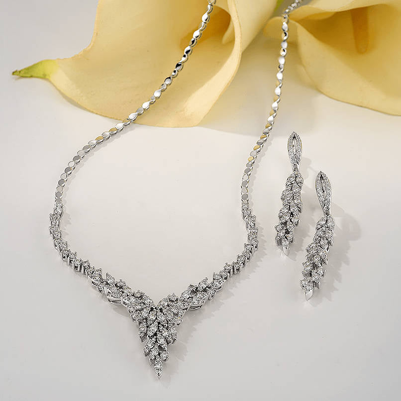 1.81 ct. Diamond Collier