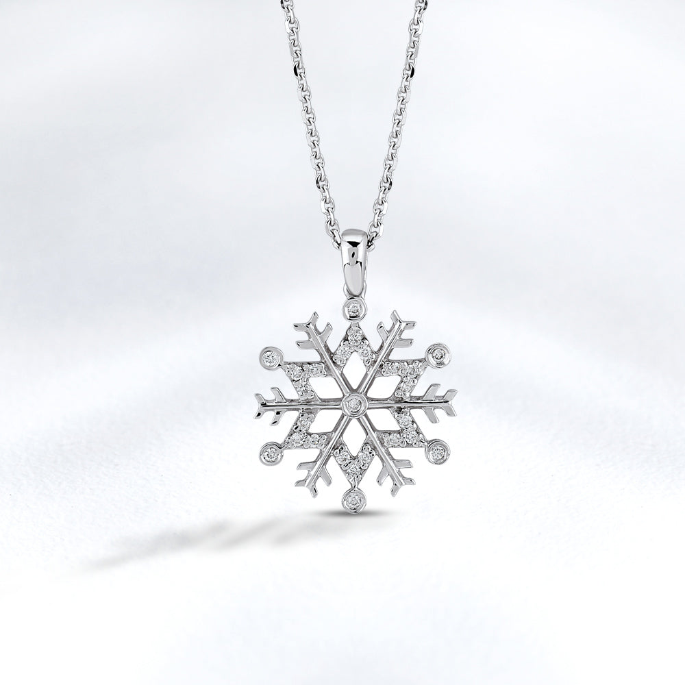 0.09 ct. Schneeflocke Anhänger mit Halskette