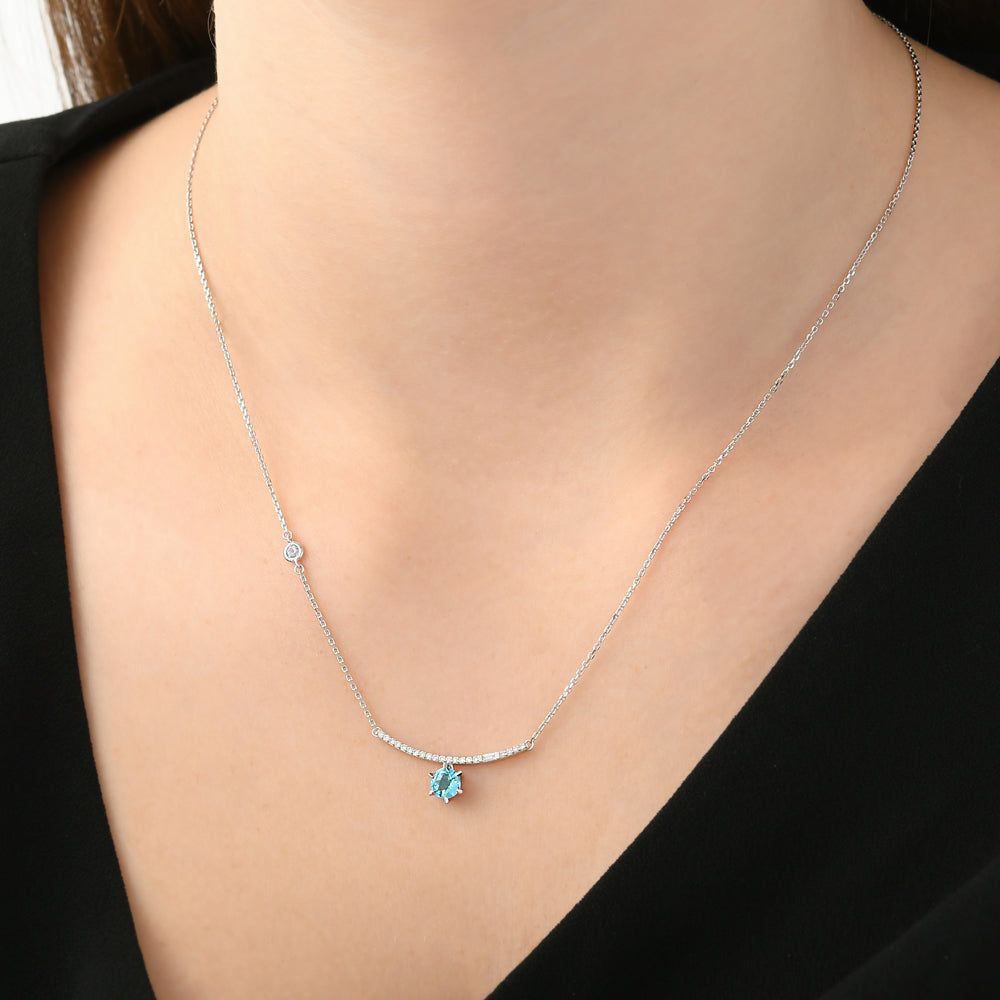 0.63 ct. Blauer Topas Halskette