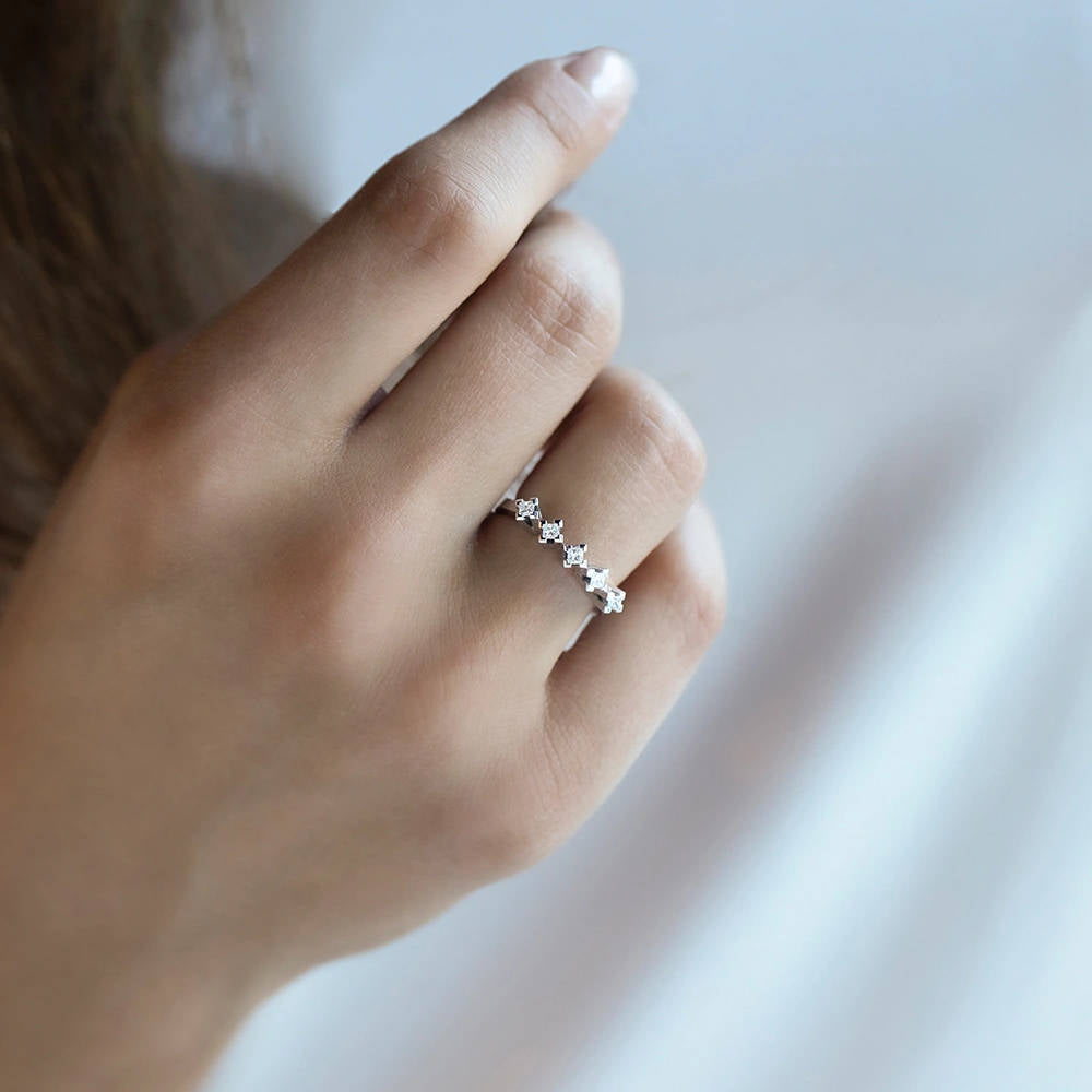0.22 ct. Fünfstein Diamantring