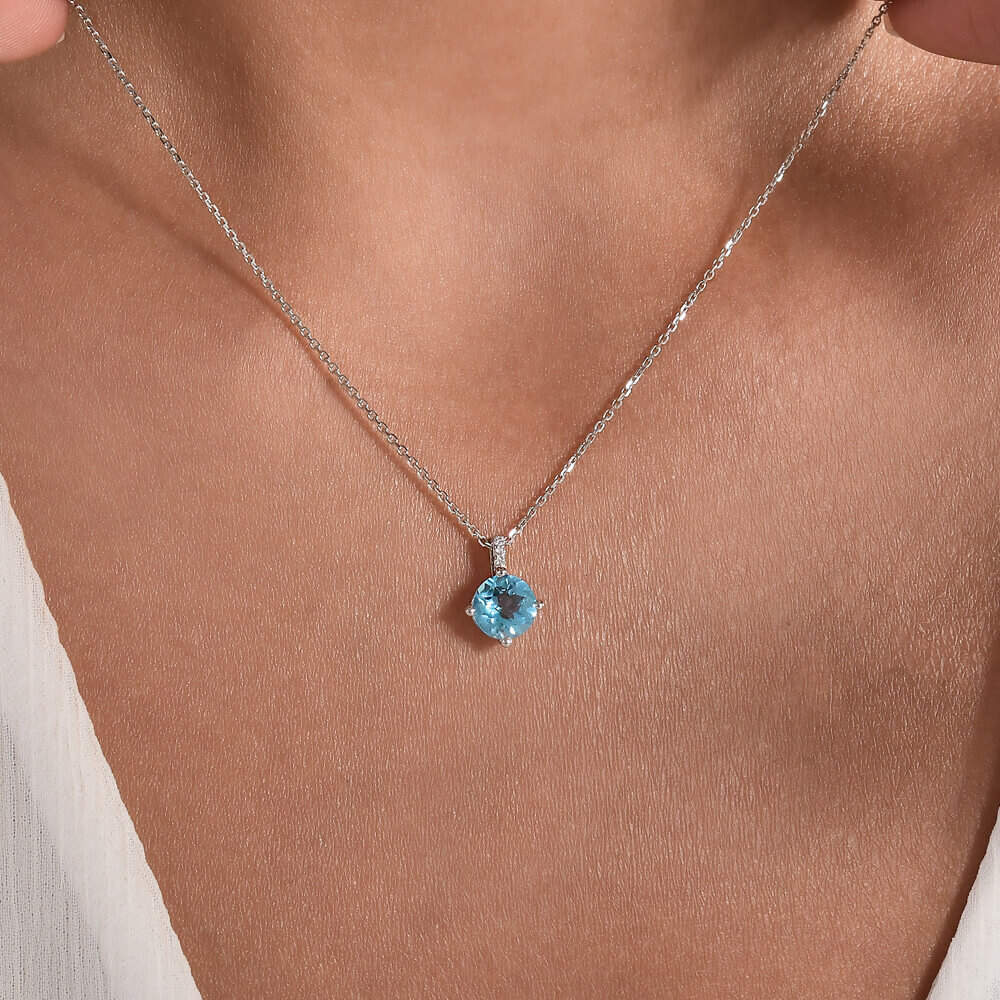 1.22 ct. Blauer Topas Halskette