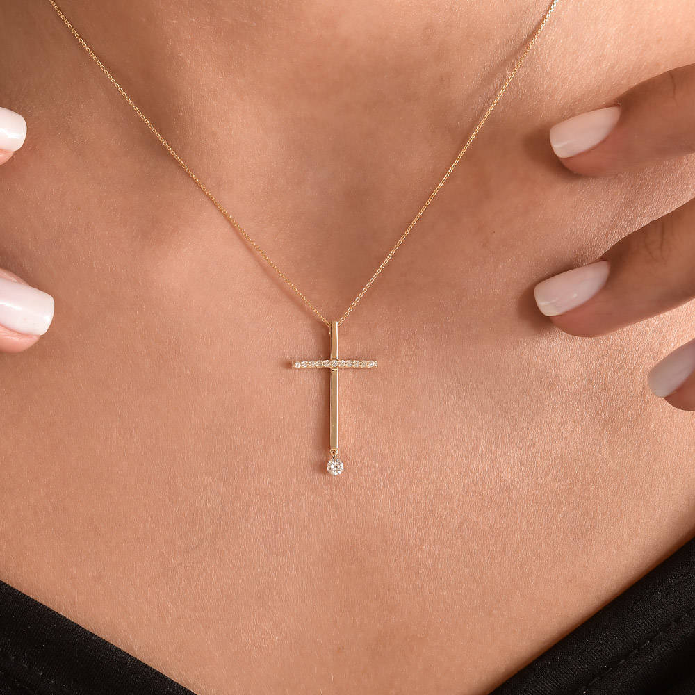 0.18 ct. Halskette mit Kreuzanhänger